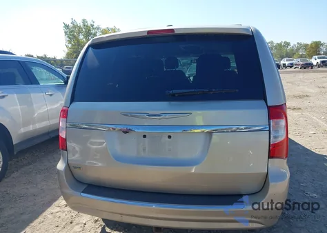 2016 Chrysler Town & Country Touring from USA, damaged, VIN 2C4RC1BGXGR164502